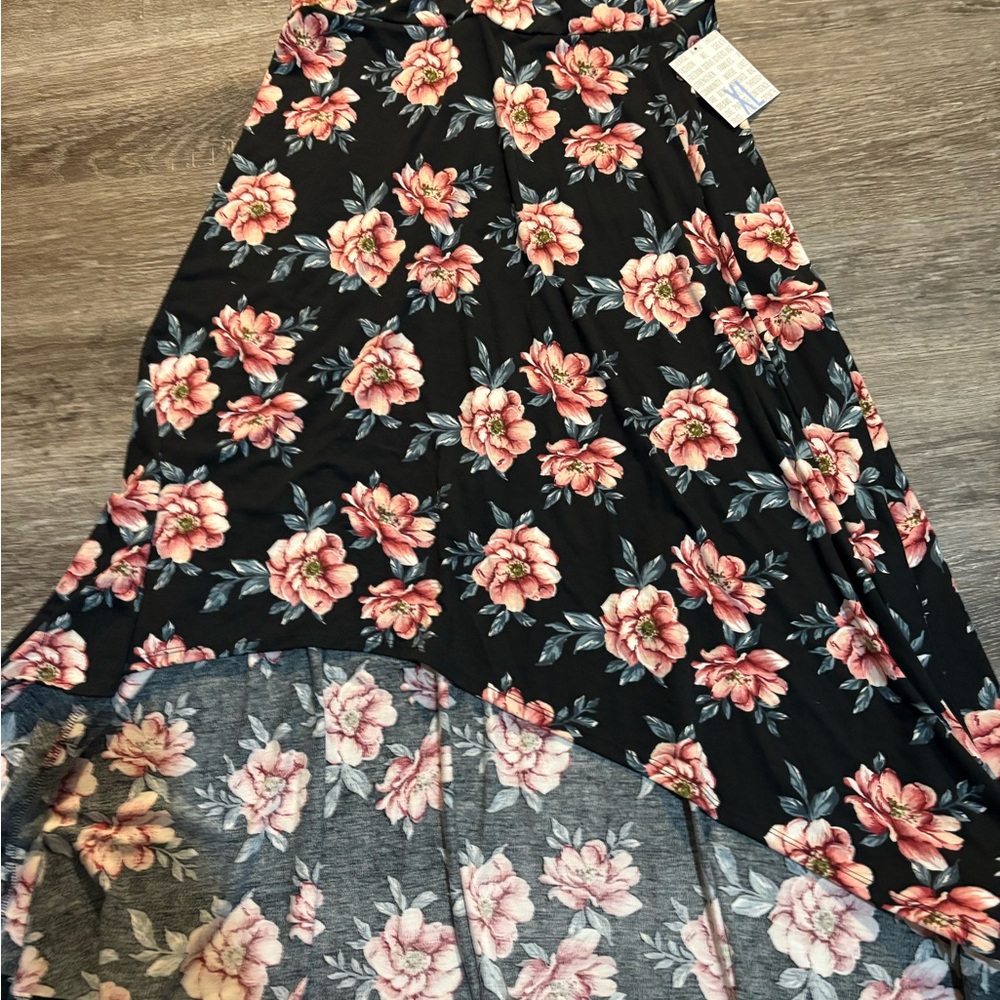 Lularoe Olivia skirt / dress can be worn as either xl. New with tag